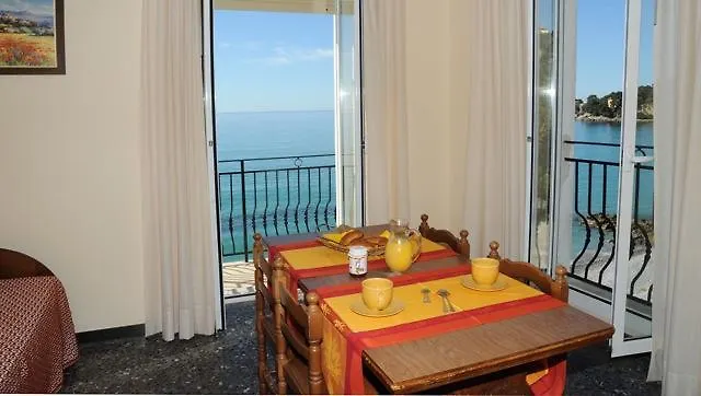 Holiday'S Beach Aparthotel Ventimiglia