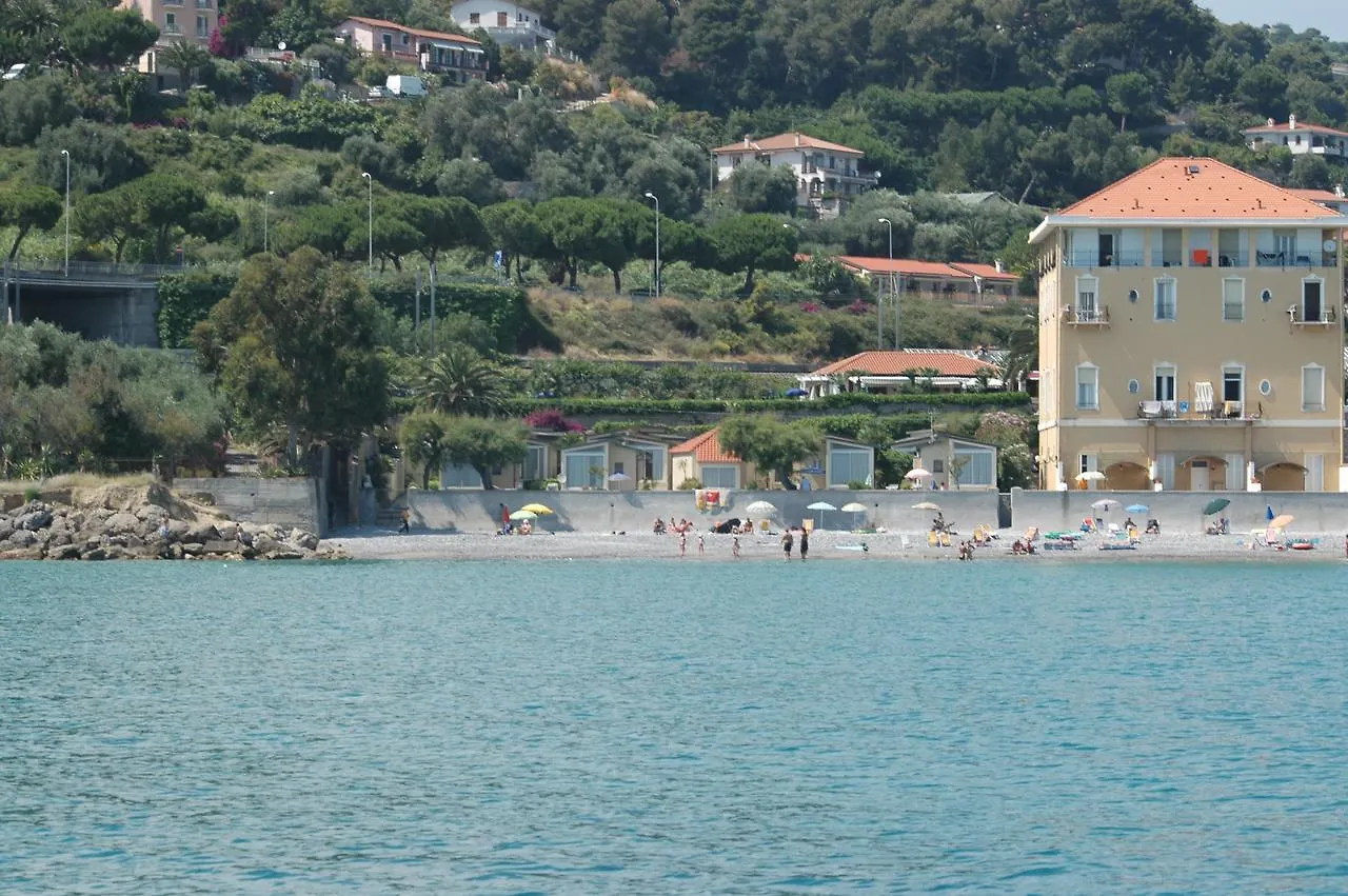 Holiday'S Beach Aparthotel Ventimiglia