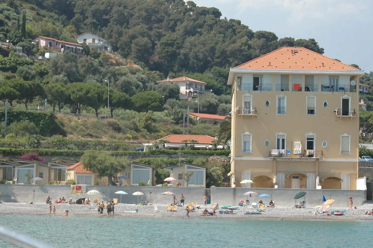 Holiday'S Beach Aparthotel Ventimiglia Italy