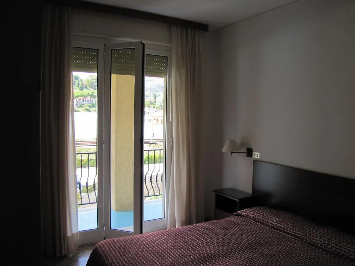 Aparthotel Holiday'S Beach Ventimiglia 0*,  Itálie