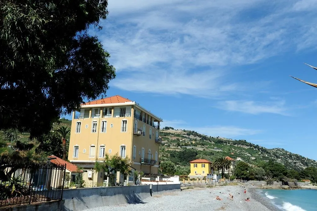 Aparthotel Holiday'S Beach Ventimiglia
